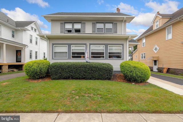 view of front of home featuring a front yard