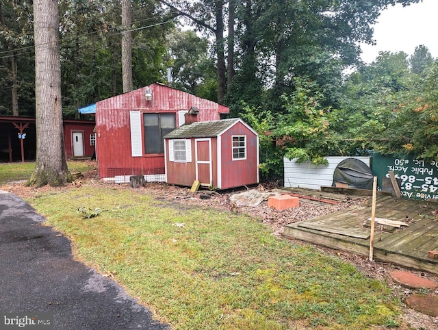 view of outbuilding