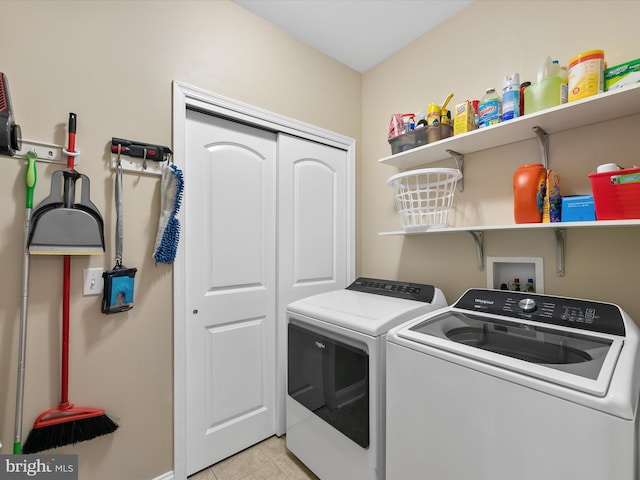 laundry area featuring light tile patterned flooring and independent washer and dryer