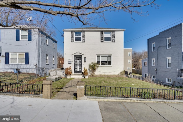 view of front of house featuring a front lawn