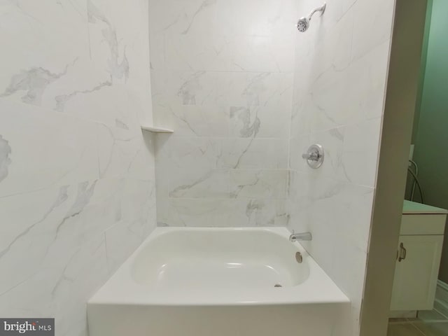 bathroom with tiled shower / bath combo