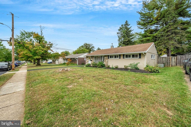 view of front of house featuring a front lawn