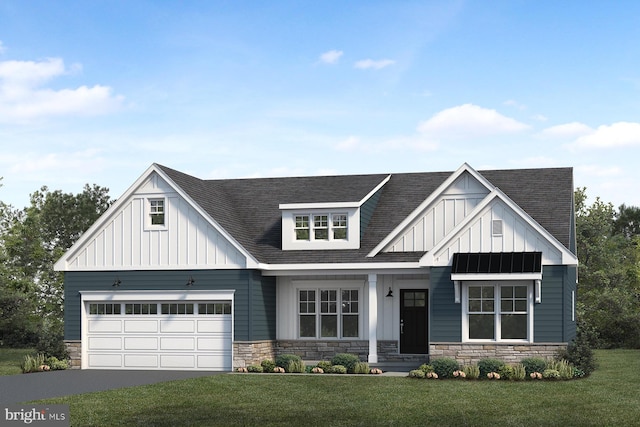 view of front of home featuring a front yard