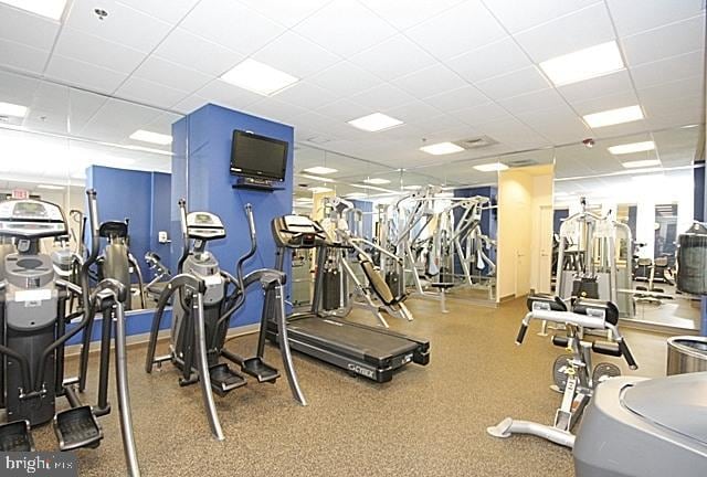 exercise room with a drop ceiling