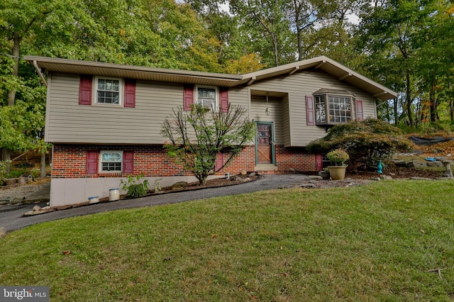 view of front of property with a front lawn