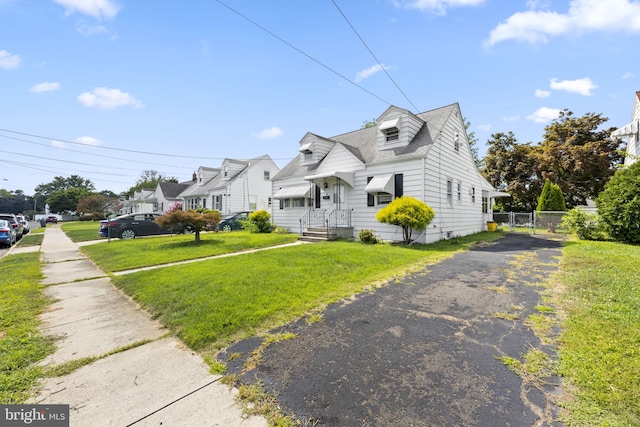 view of front facade with a front yard