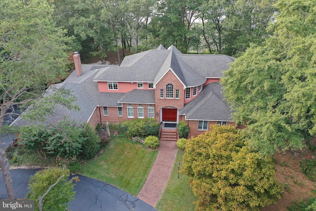 view of front of home with a front lawn