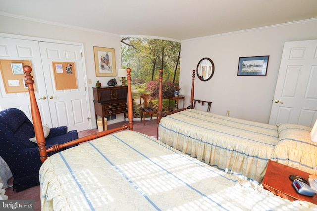 bedroom featuring carpet floors, crown molding, and a closet