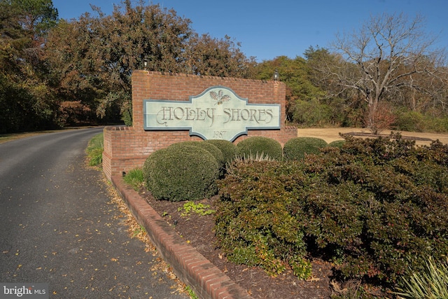 view of community / neighborhood sign