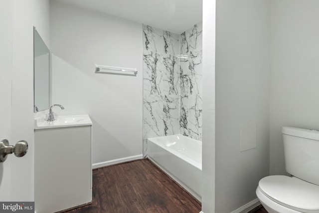 full bathroom with baseboards, toilet, shower / bath combination, wood finished floors, and vanity