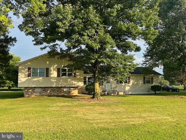 rear view of house featuring a lawn