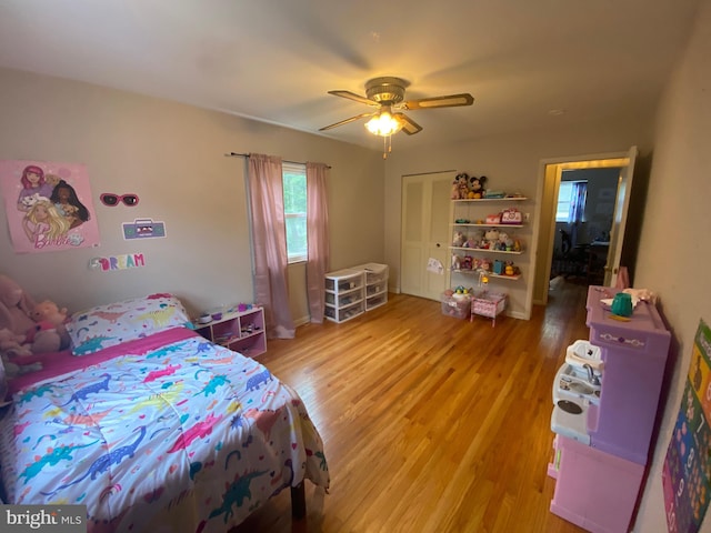 bedroom with ceiling fan, a closet, and hardwood / wood-style flooring