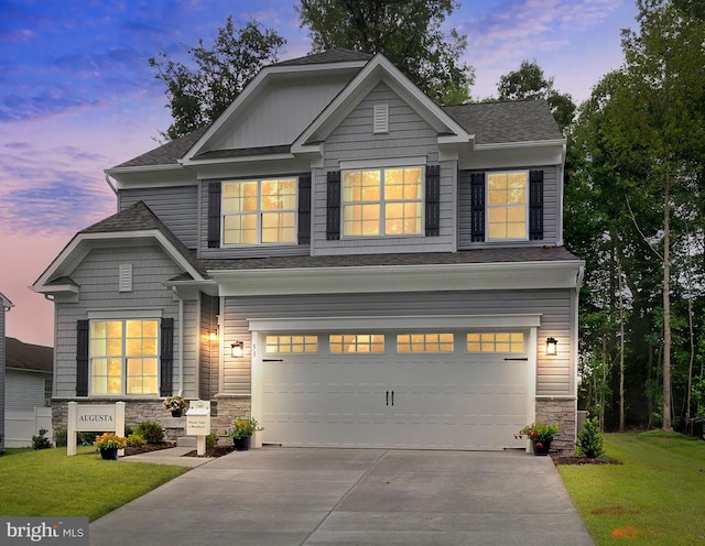 craftsman-style house featuring a lawn and a garage