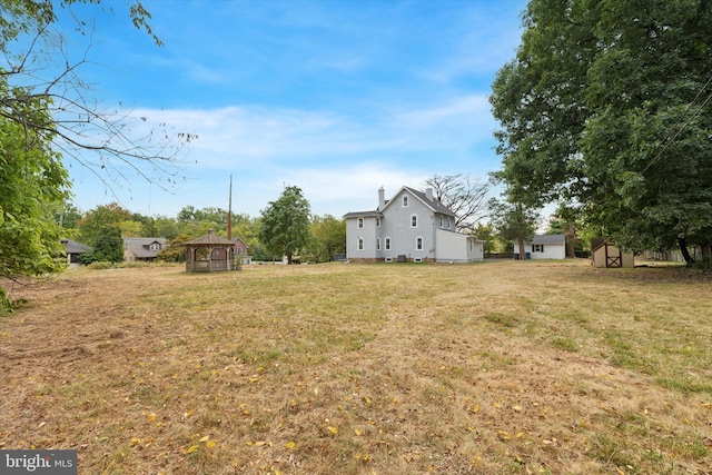 view of yard with a storage unit