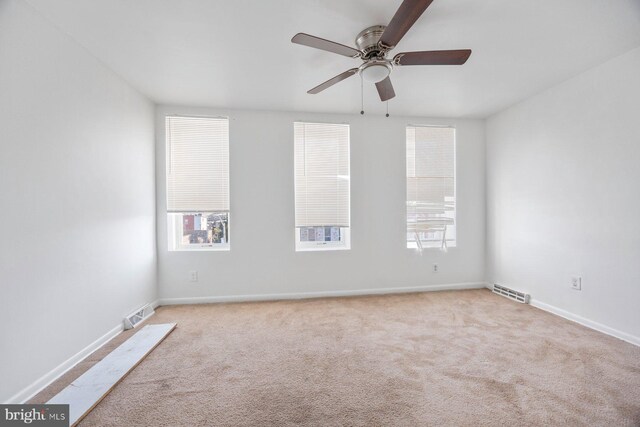 carpeted empty room featuring ceiling fan