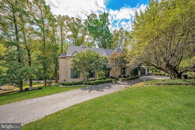 view of front of house featuring a front yard and a garage