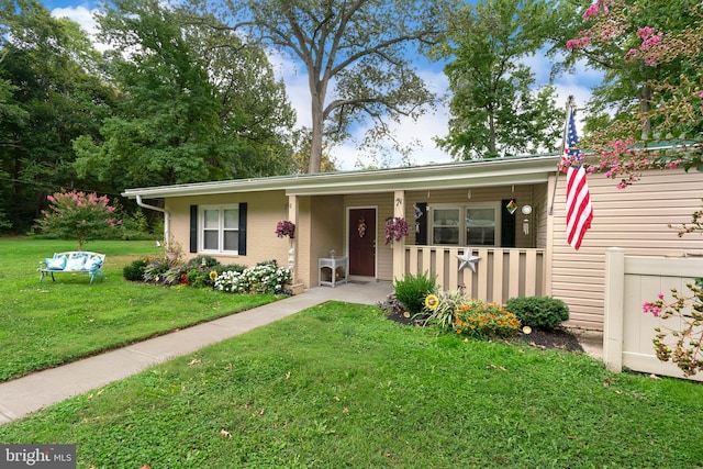 view of front of house featuring a front yard