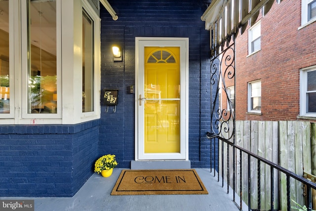 property entrance with covered porch