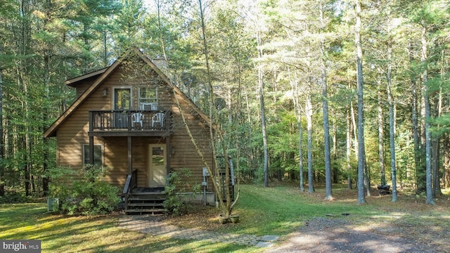 log home with a front lawn