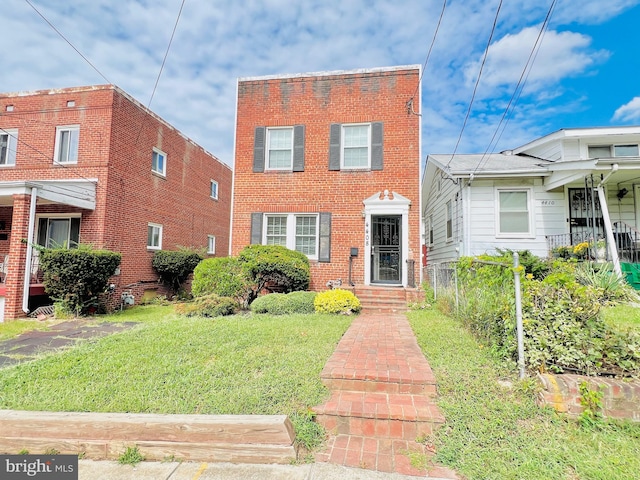 view of front of home featuring a front lawn