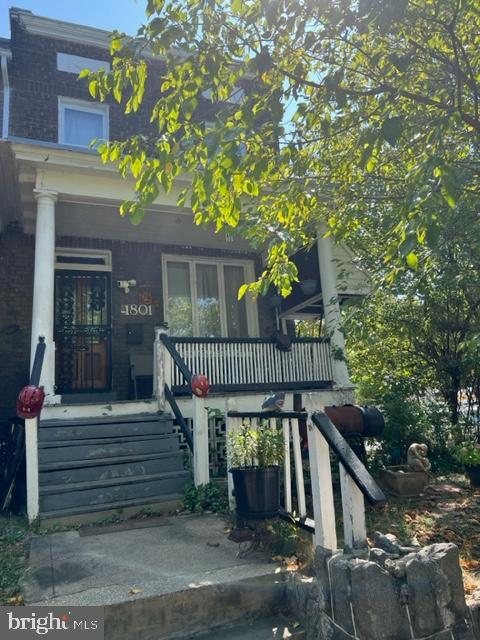 view of front facade with covered porch