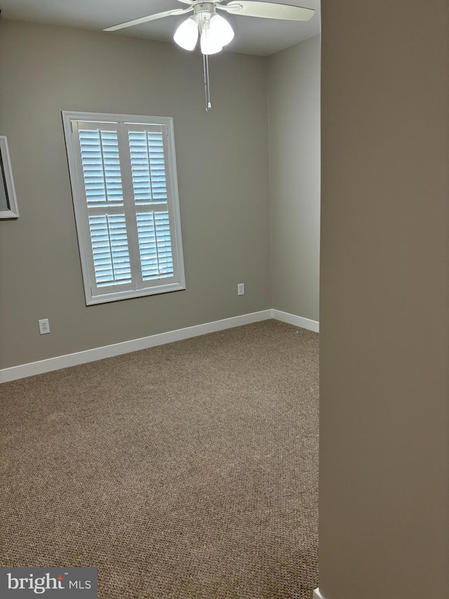 spare room with carpet and ceiling fan