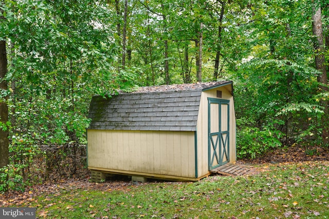 view of outbuilding