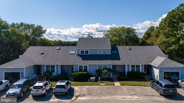 view of front of house featuring a front lawn and a garage