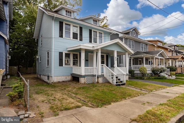 view of front of property featuring a front yard and a porch