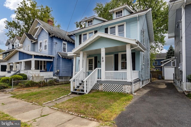 view of front of house with a front lawn and covered porch