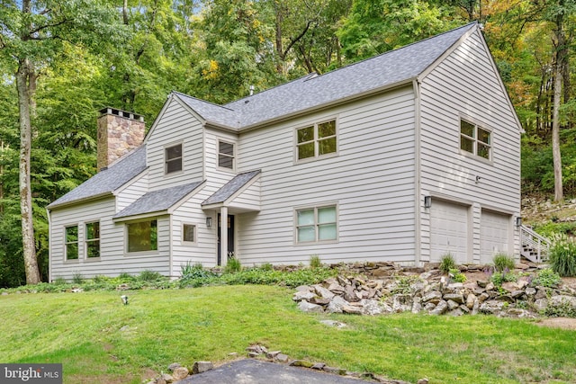 view of front of house featuring a front yard and a garage