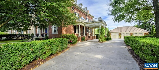 view of front of house with a balcony