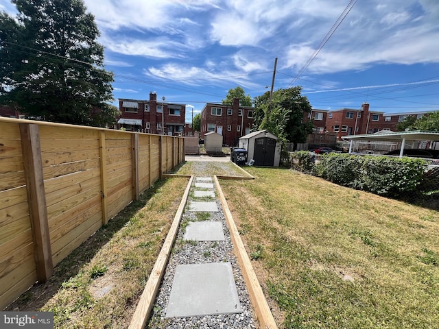 view of yard featuring a storage unit