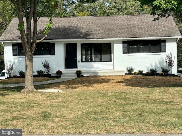 single story home featuring a front yard