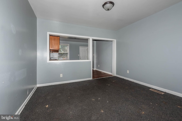 unfurnished bedroom featuring carpet flooring