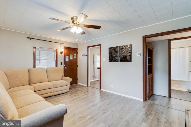 living room featuring light hardwood / wood-style flooring and ceiling fan