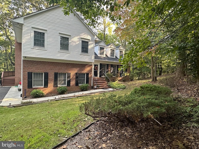 view of front facade with a front yard