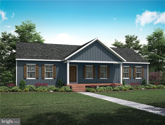 view of front of property featuring a front lawn and a porch