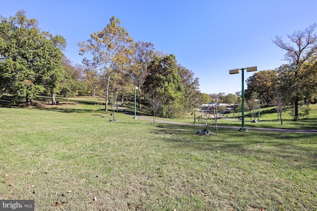 view of property's community featuring a yard