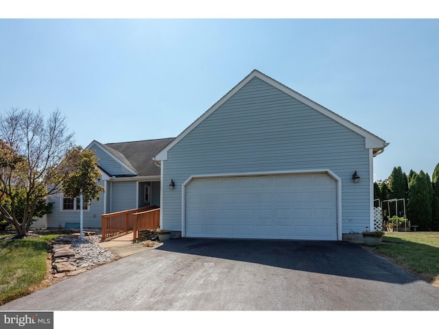 view of front facade featuring a garage