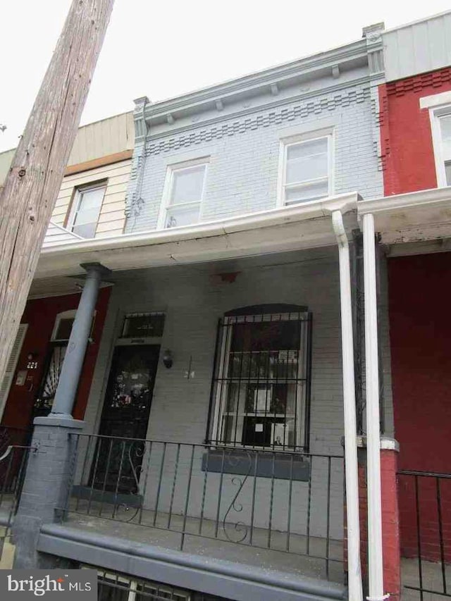 view of front of house with covered porch