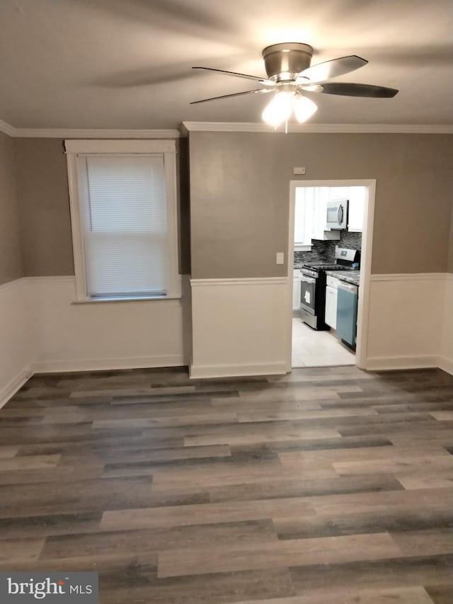 kitchen with wood-type flooring, tasteful backsplash, white cabinetry, stainless steel appliances, and ceiling fan