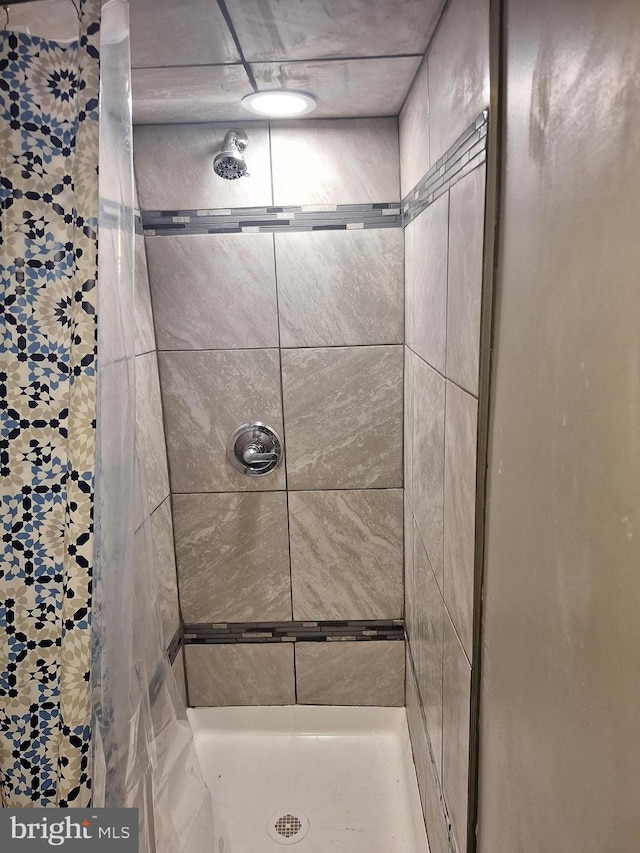 bathroom with tiled shower