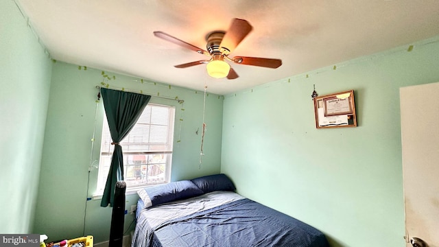 bedroom featuring ceiling fan