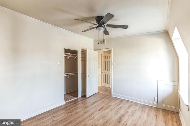 unfurnished bedroom featuring ceiling fan, ornamental molding, and light hardwood / wood-style floors