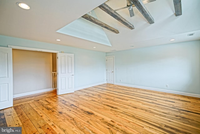 unfurnished room featuring light hardwood / wood-style flooring and ceiling fan