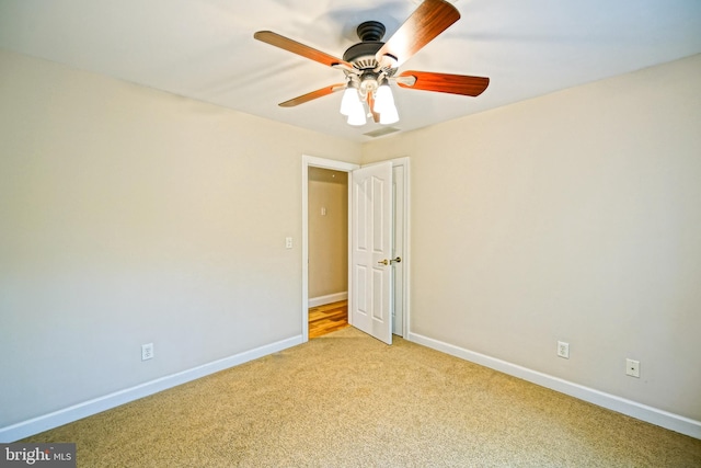 unfurnished room featuring light carpet and ceiling fan