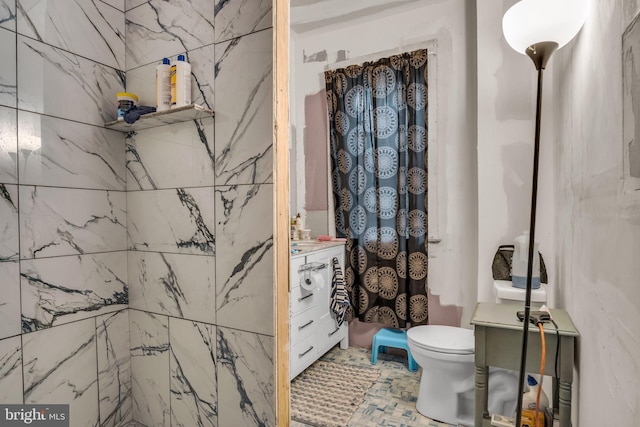 bathroom featuring curtained shower, vanity, and toilet