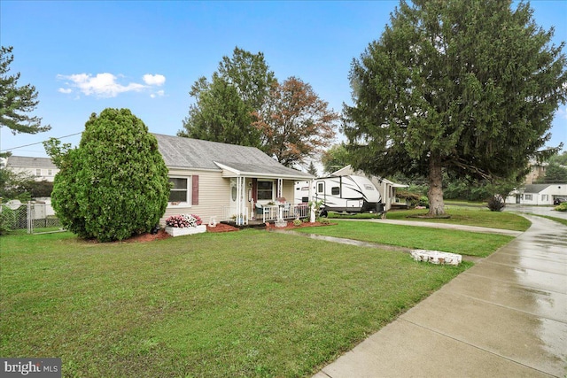 view of front facade with a front lawn