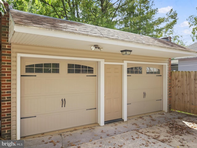 120 E Irvin Ave, Hagerstown, MD 21742 - garage featuring fence